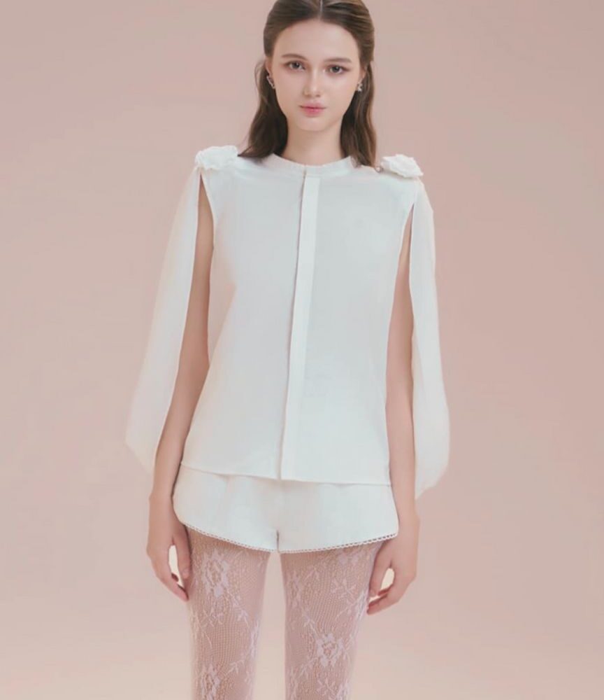 Ivory Cape-Sleeve Blouse & Shorts Set "Lily Frost" CO256